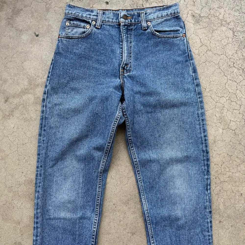 Vintage 90’s Levi’s 550 Light Blue Wash Jeans - Picture 8 of 8